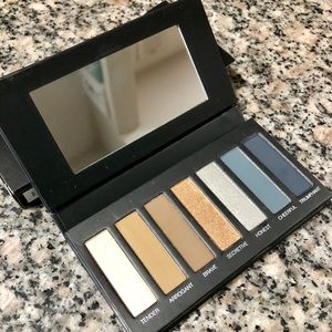 Younique Moonstruck Addiction Palette 4